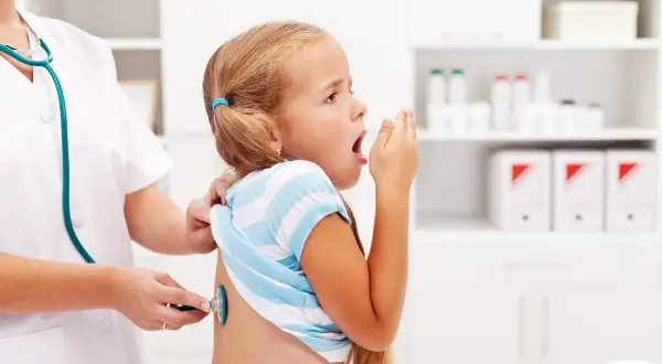 Jak oklepywać dziecko po inhalacji: skuteczna technika i porady