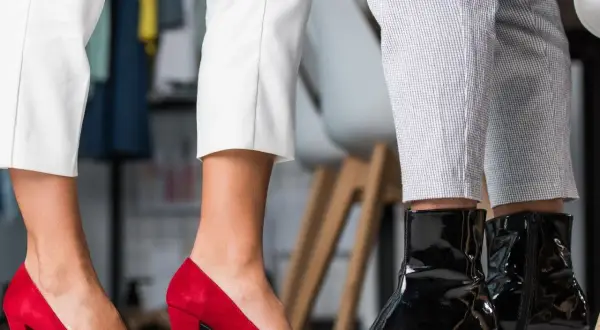 Eleganckie buty do garnituru damskiego: unikaj wpadek w biznesowym stylu